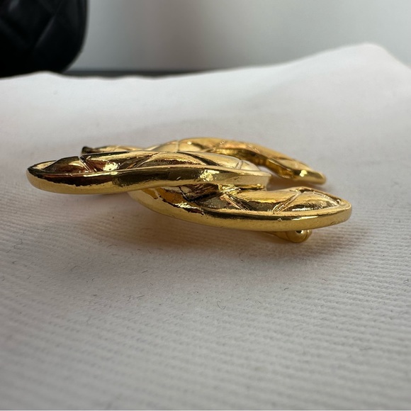 PI1 Vintage Gold Chanel Matelasse Brooch Pin - Picture 6 of 10